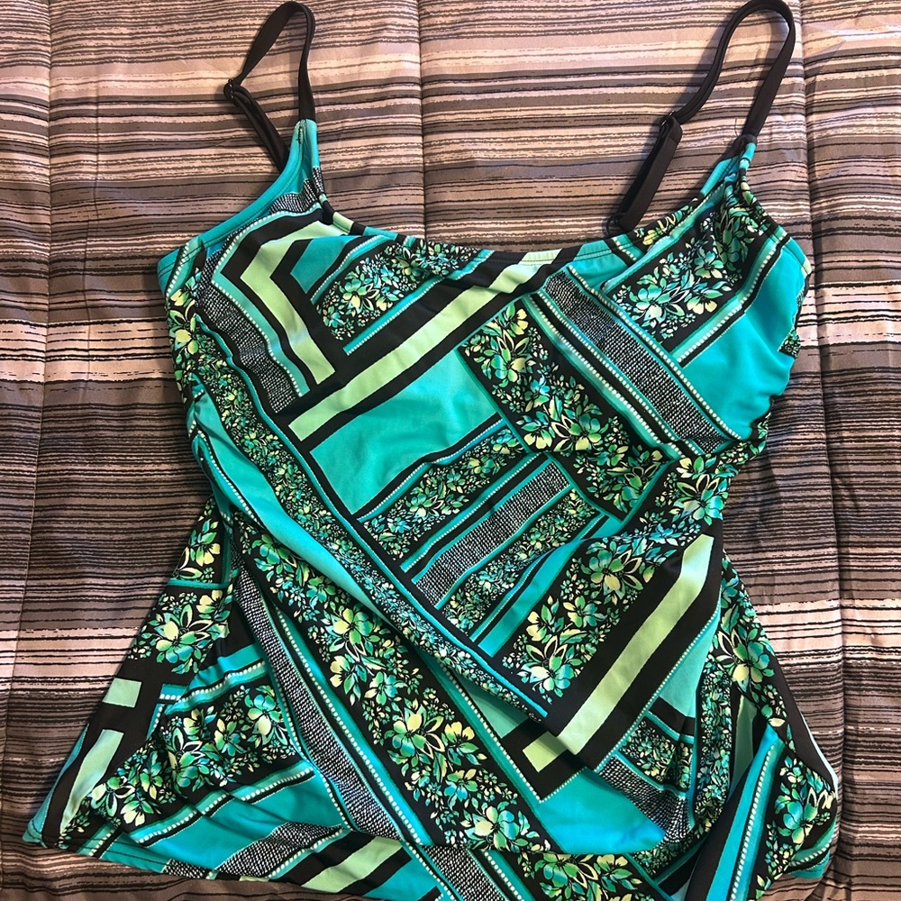24th & Ocean Green and Black Patterned swim top